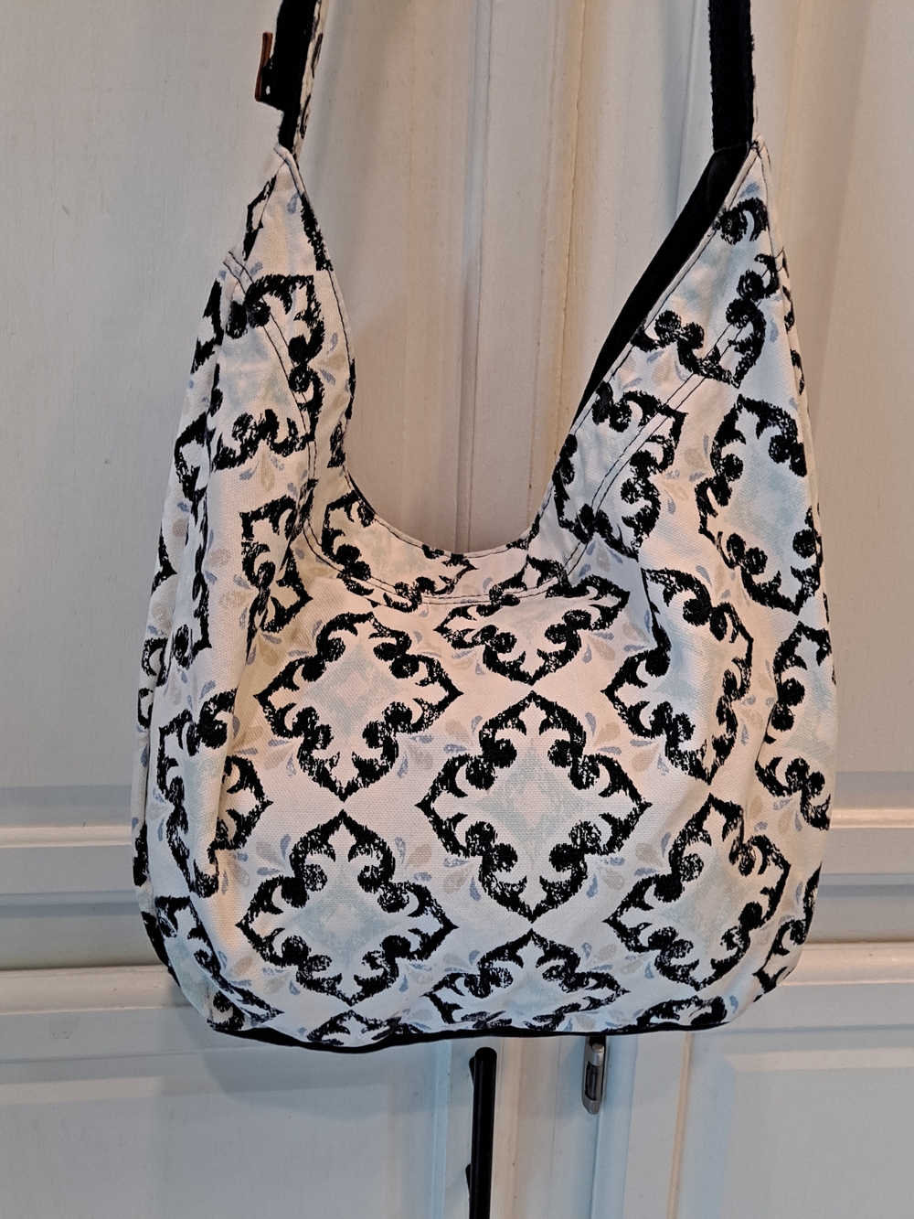 Thirty-One Retro Metro Navy and White Patterned Shoulder Hobo Bag Tote